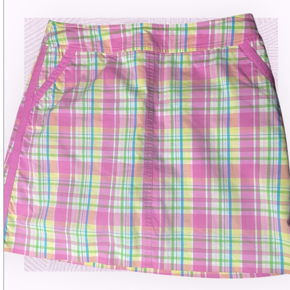 VINTAGE LILLY PULITZER Vibrant Plaid Skort with Pocket Accents
Size 12